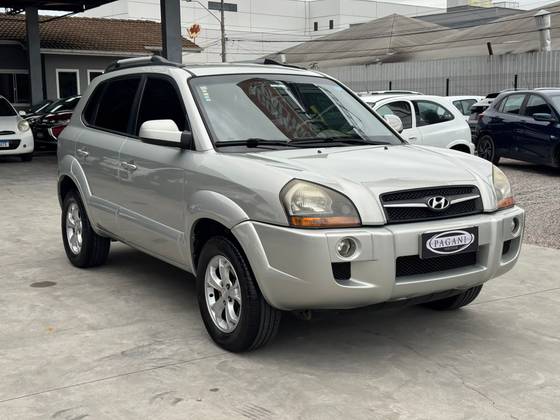 HYUNDAI TUCSON 2.0 MPFI GLS 16V 143CV 2WD FLEX 4P AUTOMÁTICO HYUNDAI TUCSON 2.0 MPFI GLS 16V 143CV 2WD FLEX 4P AUTOMÁTICO